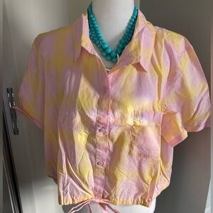 Bp Women’s nwt crop button up shirt. Colored in windowpane plaid. Tie hem. 1x